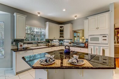 SPACIOUS KITCHEN
