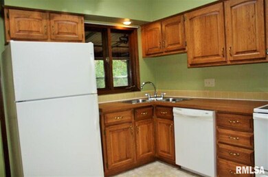 4455 Canterbury Ln, Davenport, IA 52806 - photo 3