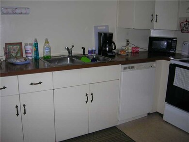 Kitchen. FRONT APARTMENT