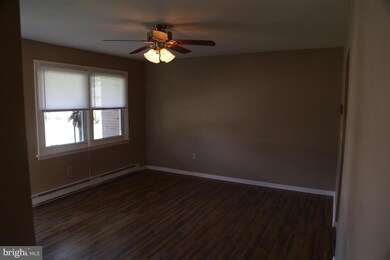 938 E Oak St, Palmyra, PA 17078 - photo 2
