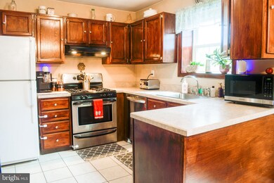 2480 Hillendale Dr, Norristown, PA 19403 - photo 6