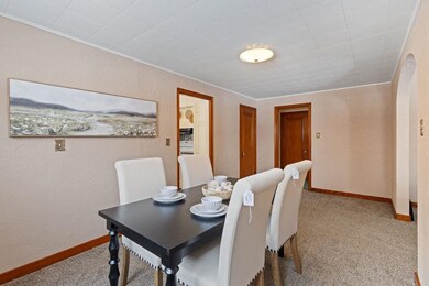 303 W 15th St, Schuyler, NE 68661 - photo 7