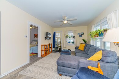 2 Livingroom 1