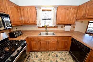 You'll love the kitchen!  Ample counter space, Ran