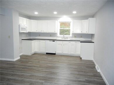 Large eat in kitchen area