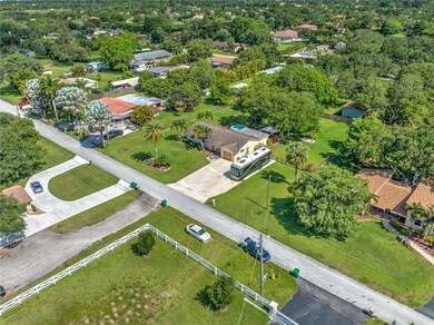 13701 SW 37th Ct, Davie, FL 33330 - photo 2