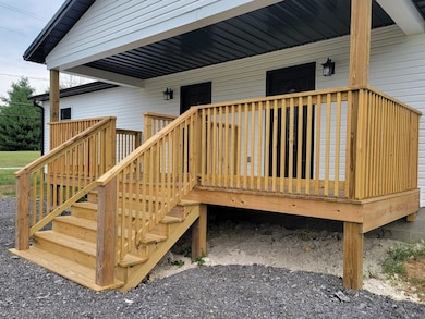 419 SW 3rd St, Loogootee, IN 47553 - photo 3