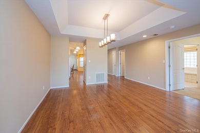 97 Windwatch Dr, Hauppauge, NY 11788 - photo 5