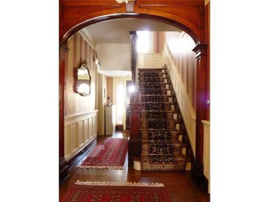Entry/Foyer.