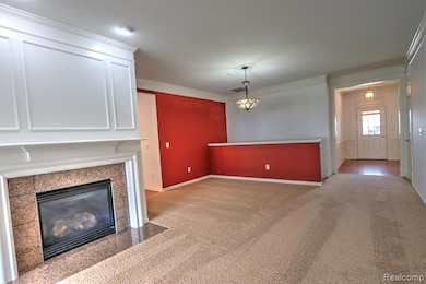 Great Room- Wainscoting, crown & neck molding