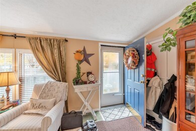 06-223 S Tabor St-WindowStill-Real-