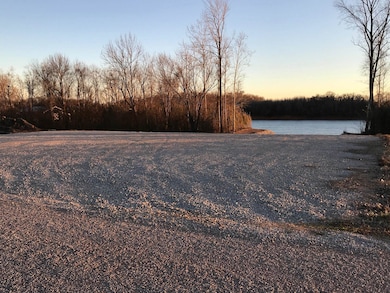 123 Catfish Ln, Savannah, TN 38327 - photo 6