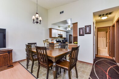 1552 Ranchview Dr, Naperville, IL 60565 - photo 4