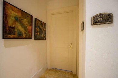 85 Ave De La Mer 202 Palm-small-091-82-T