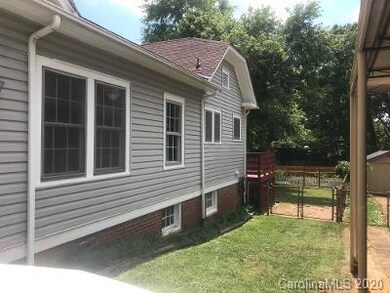 221 N Oak St, Statesville, NC 28677 - photo 4