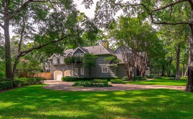 Large driveway with extra brick semi-circle for ad