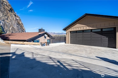 10370 S Lakeshore Rd, Chelan, WA 98816 - photo 6