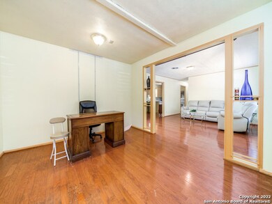 807 N Edison St, Fredericksburg, TX 78624 - photo 7