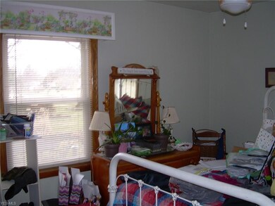 251 37th St SW, Barberton, OH 44203 - photo 5