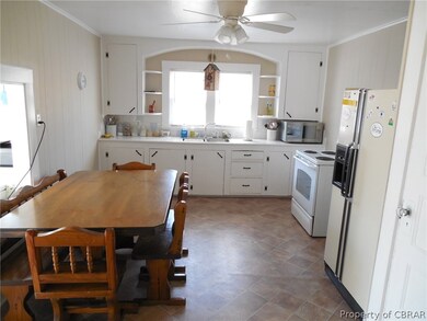 Eat-In Kitchen