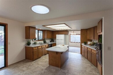 2478 Pinebrook Cir, Medford, OR 97504 - photo 4