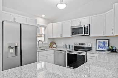 18-web-or-mls-4853 Camden Ave-18.jpg