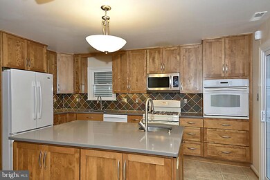 12908 Acorn Hollow Ln, Silver Spring, MD 20906 - photo 3