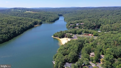 103 Green Leaf Dr, Lake Holiday, VA 22625 - photo 2