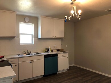 611 S Scullin Ave, Denison, TX 75020 - photo 6