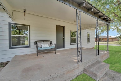 401 W 1st St, Erick, OK 73645 - photo 3