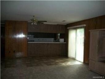Gret         Great Room with View of Kitchen