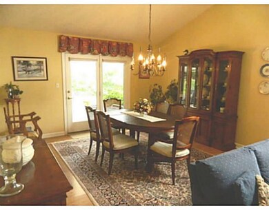 Dining Room. Elegant dining room makes every day a