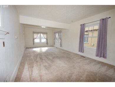 212 NW Despain Ave, Pendleton, OR 97801 - photo 5