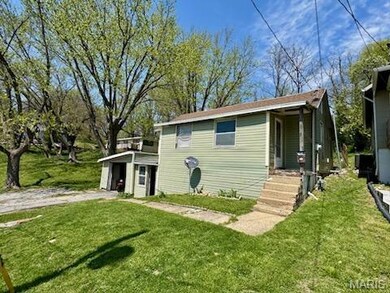 1018 Hayward St, Hannibal, MO 63401 - photo 2