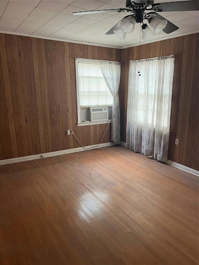 204 Oscar St, Taylor, TX 76574 - photo 2