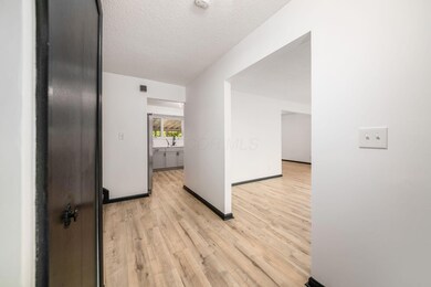 005_3_L 617 Codrington Cir021
