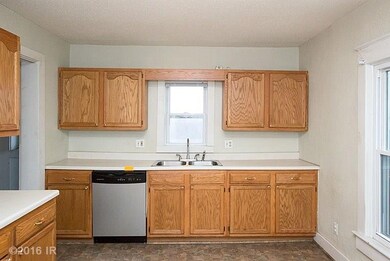 811 E 24th Ct, Des Moines, IA 50317 - photo 5