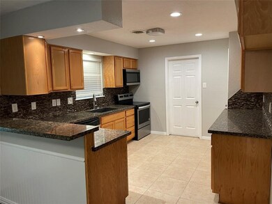 6919 Oak Bend Dr, Alvin, TX 77511 - photo 4