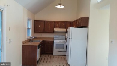 5410 Quesada Rd, Riverdale, MD 20737 - photo 5