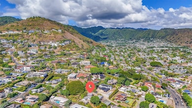 Manoa Valley with Manoa Road on the far right, lower corner