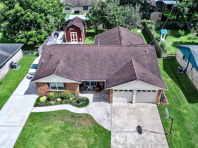 1814 Alta Vista Dr, Alvin, TX 77511 - photo 2