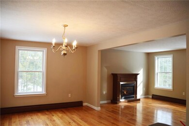Living Room/ Dining Area