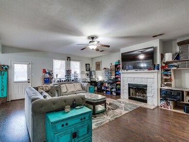 310 Comanche Walk, Joshua, TX 76058 - photo 6