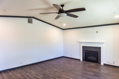 905 W Vulcan Ave (10 of 82)