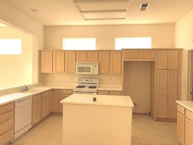 048-573920 - KITCHEN