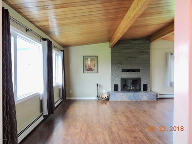 ROOMY FAMILY ROOM