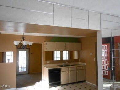 Kitchen/ Dining Room