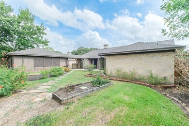 2012 Meadow Ln, Richmond, TX 77469 - photo 6
