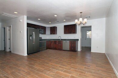 Kitchen & Dining