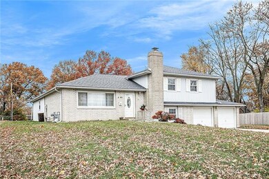 5102 Mansfield Ln, Shawnee, KS 66203 - photo 2